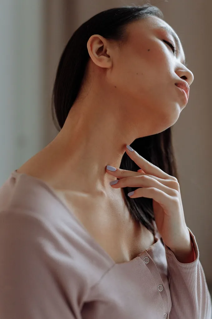 <h1 class="text-text-100 mt-3 -mb-1 text-[1.375rem] font-bold" data-sourcepos="1:1-1:70;0-69">Iode et thyro&iuml;de : pourquoi cet oligo-&eacute;l&eacute;ment change (presque) tout</h1>