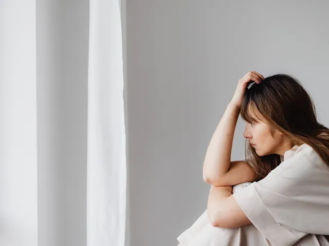 <p class="p1"><span class="s1"><strong>L'anxi&eacute;t&eacute; en p&eacute;ri-m&eacute;nopause : non, tu n'es pas folle</strong></span></p>